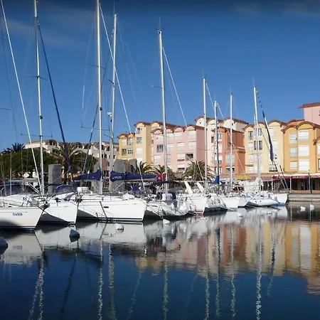 Hublots Du Port * Gruissan